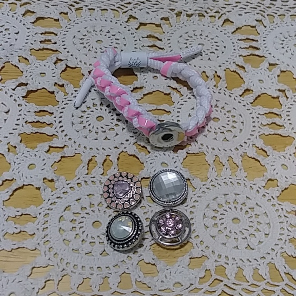 Rastaclat Snap Jewelry - Adjustable Slider Bracelet, pink and white  w/buttons